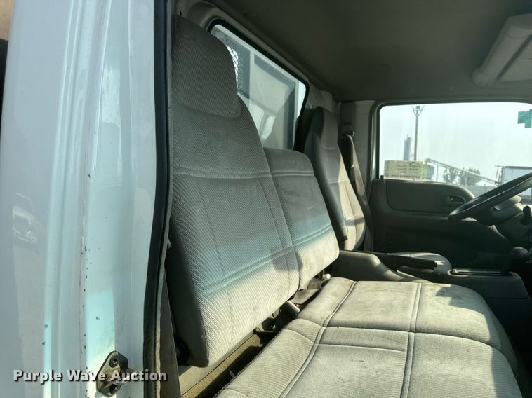 image for item DP8459 2006 Ford LCF flatbed truck