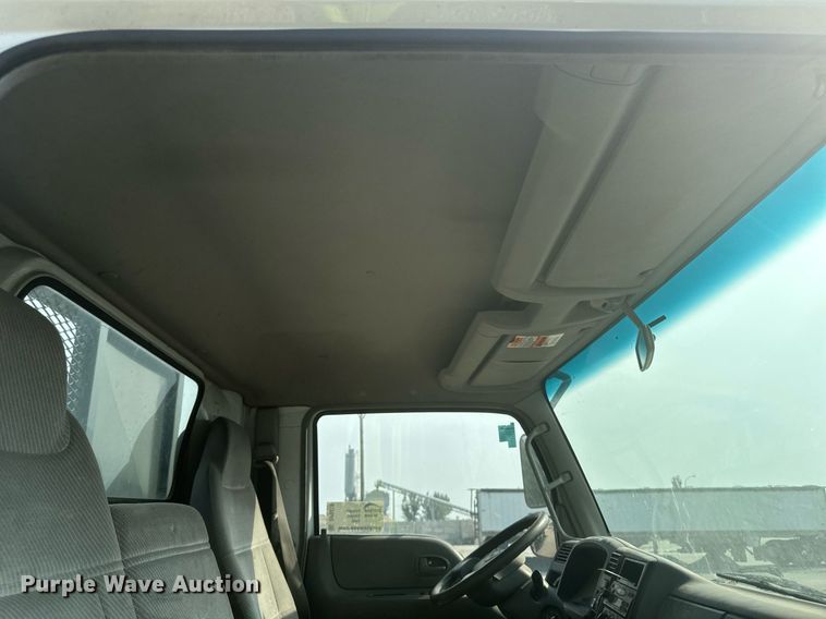 image for item DP8459 2006 Ford LCF flatbed truck