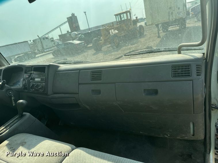 image for item DP8459 2006 Ford LCF flatbed truck