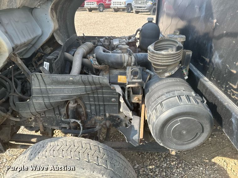 image for item DP8459 2006 Ford LCF flatbed truck