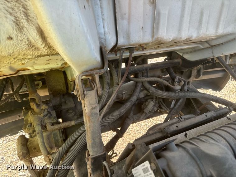 image for item DP8459 2006 Ford LCF flatbed truck