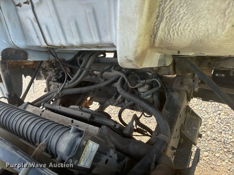 image for item DP8459 2006 Ford LCF flatbed truck