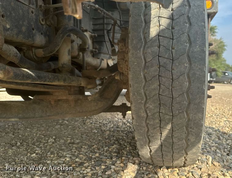 image for item DP8459 2006 Ford LCF flatbed truck