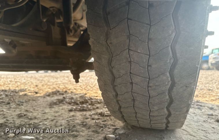 image for item DP8459 2006 Ford LCF flatbed truck