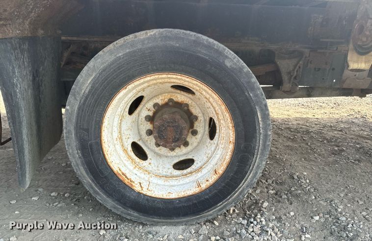 image for item DP8459 2006 Ford LCF flatbed truck