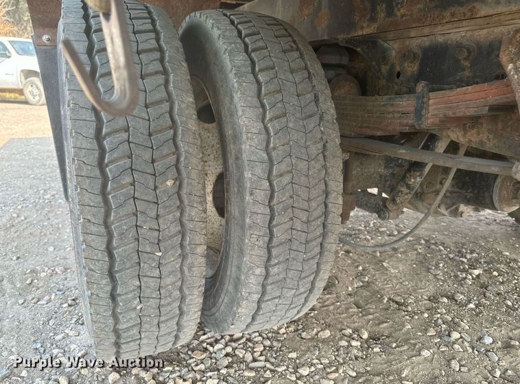 image for item DP8459 2006 Ford LCF flatbed truck