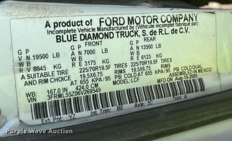 image for item DP8459 2006 Ford LCF flatbed truck