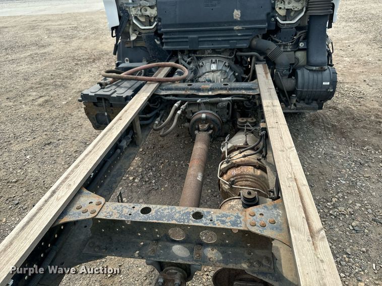 image for item DP8460 2008 Isuzu NPR truck cab and chassis