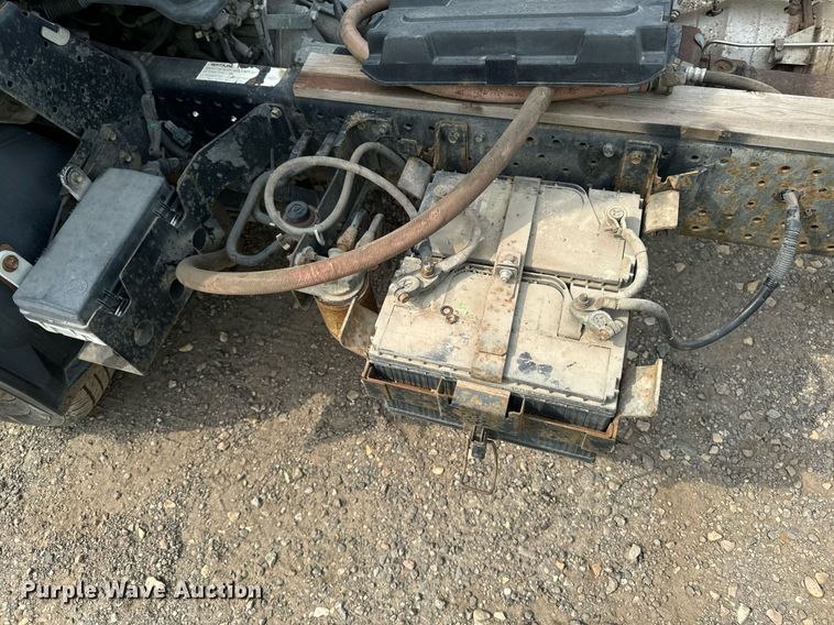 image for item DP8460 2008 Isuzu NPR truck cab and chassis