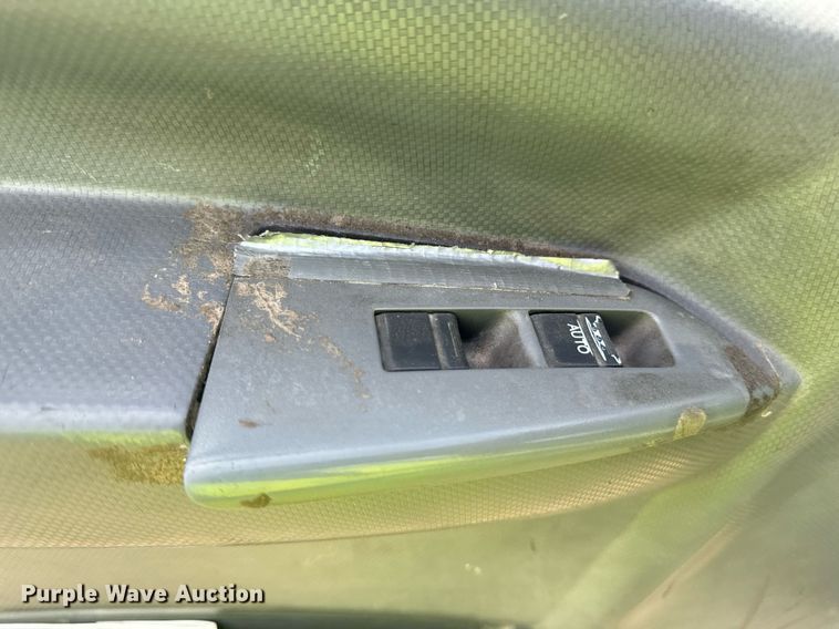 image for item DP8460 2008 Isuzu NPR truck cab and chassis