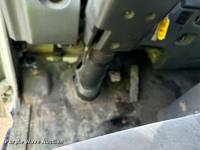 image for item DP8460 2008 Isuzu NPR truck cab and chassis