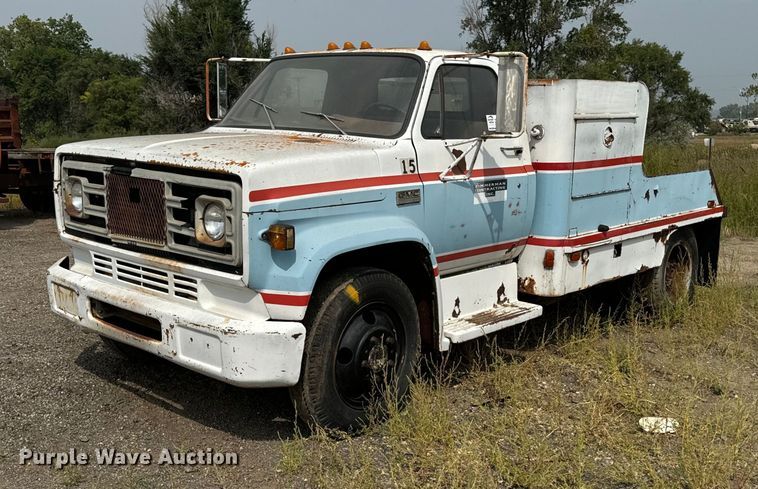 image for item DP8464 1975 GMC 5000 flatbed truck