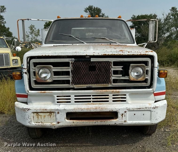 image for item DP8464 1975 GMC 5000 flatbed truck