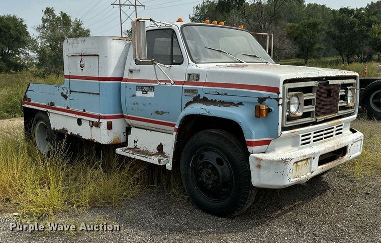 image for item DP8464 1975 GMC 5000 flatbed truck