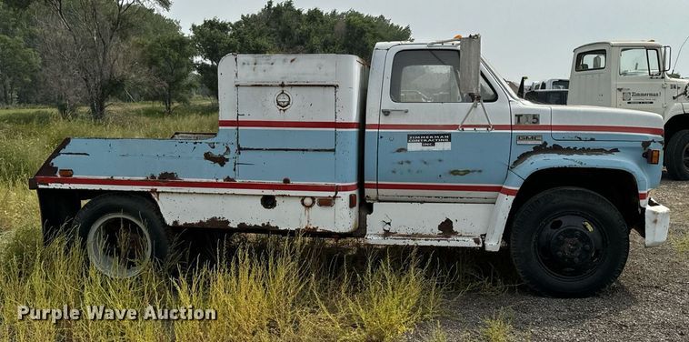 image for item DP8464 1975 GMC 5000 flatbed truck