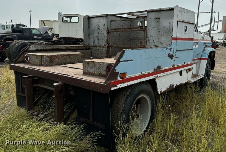 image for item DP8464 1975 GMC 5000 flatbed truck