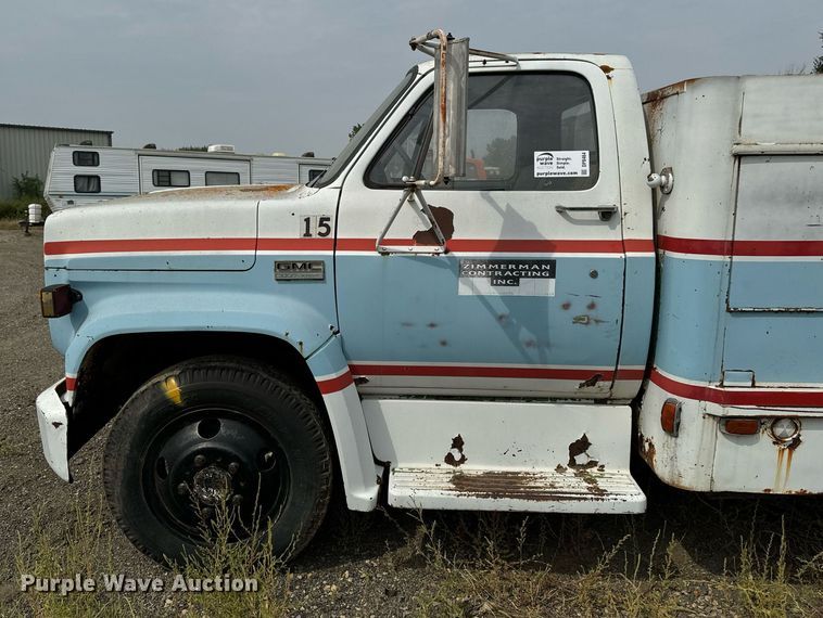image for item DP8464 1975 GMC 5000 flatbed truck