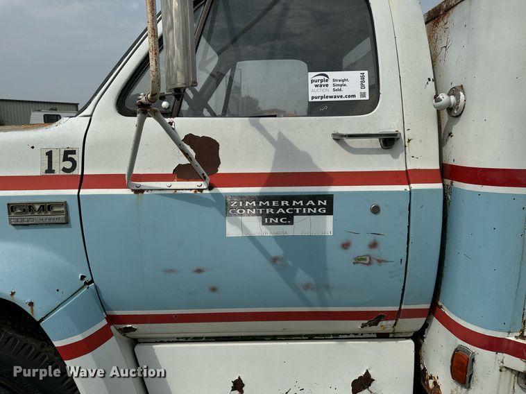 image for item DP8464 1975 GMC 5000 flatbed truck