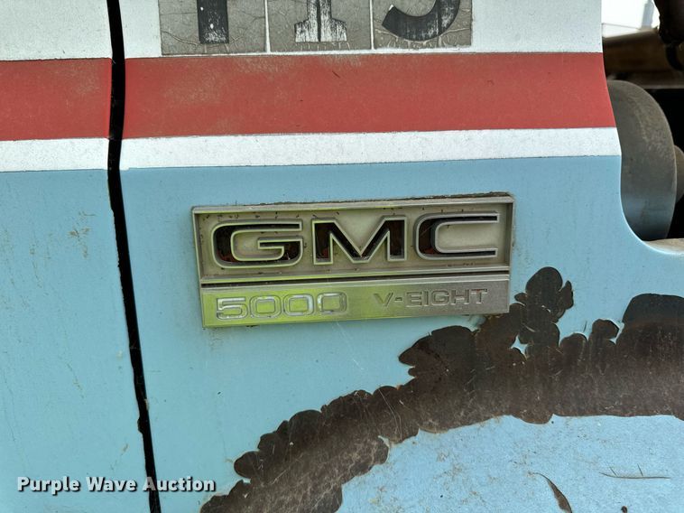 image for item DP8464 1975 GMC 5000 flatbed truck