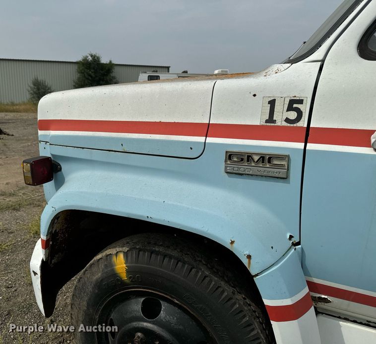 image for item DP8464 1975 GMC 5000 flatbed truck