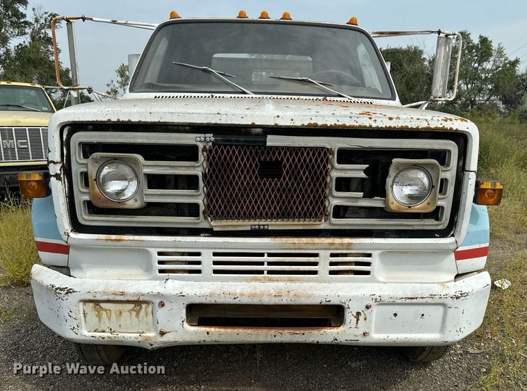 image for item DP8464 1975 GMC 5000 flatbed truck