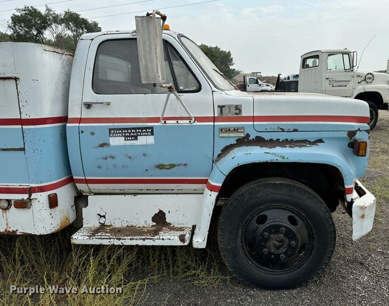 image for item DP8464 1975 GMC 5000 flatbed truck