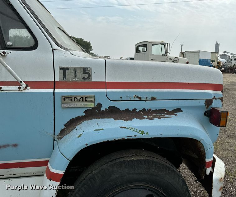 image for item DP8464 1975 GMC 5000 flatbed truck