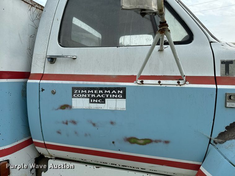 image for item DP8464 1975 GMC 5000 flatbed truck