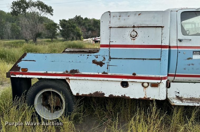 image for item DP8464 1975 GMC 5000 flatbed truck