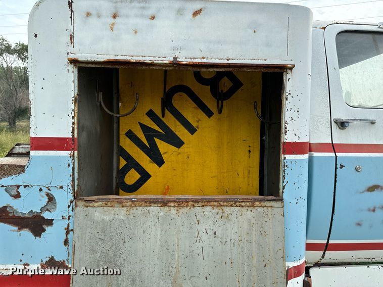 image for item DP8464 1975 GMC 5000 flatbed truck