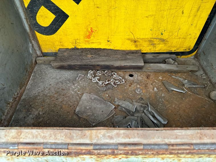 image for item DP8464 1975 GMC 5000 flatbed truck