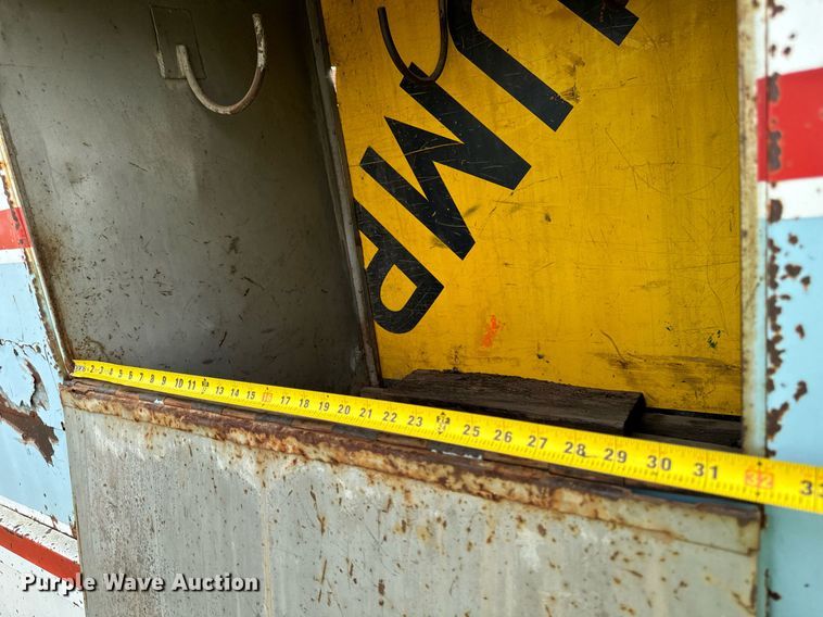 image for item DP8464 1975 GMC 5000 flatbed truck