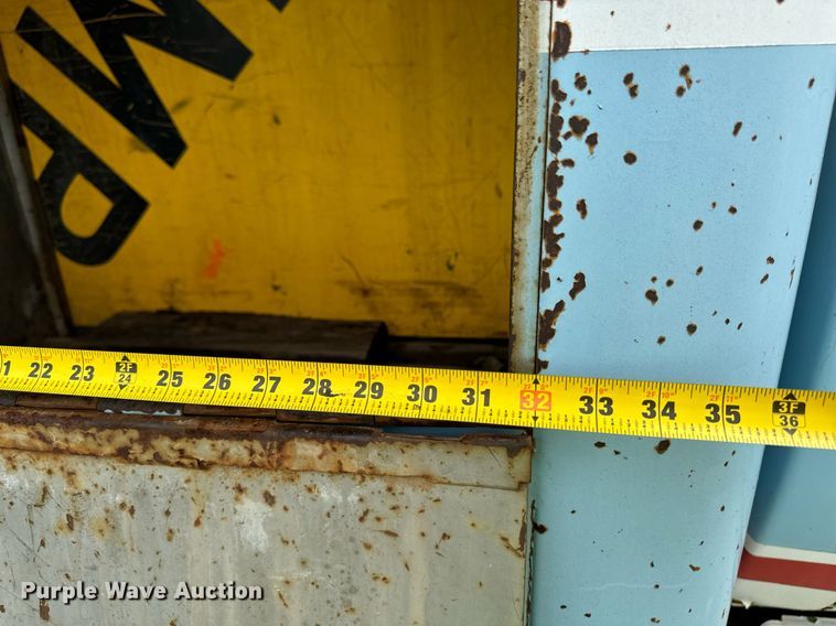 image for item DP8464 1975 GMC 5000 flatbed truck