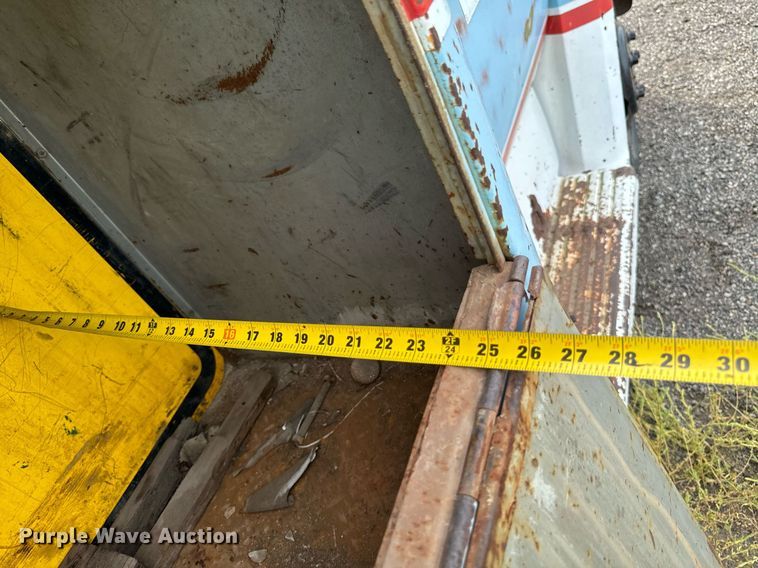 image for item DP8464 1975 GMC 5000 flatbed truck