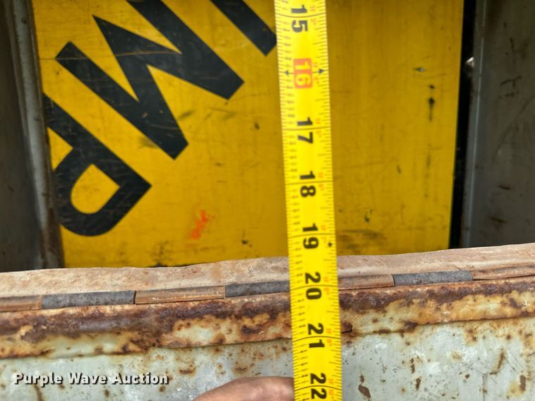 image for item DP8464 1975 GMC 5000 flatbed truck