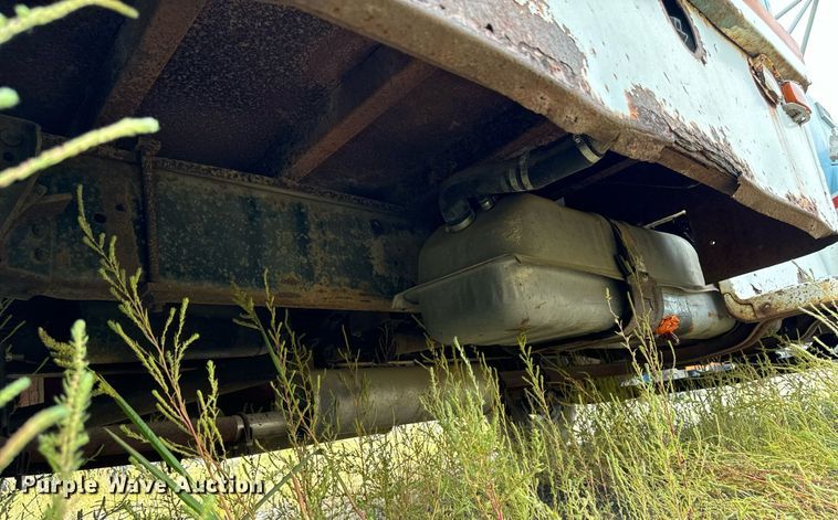 image for item DP8464 1975 GMC 5000 flatbed truck