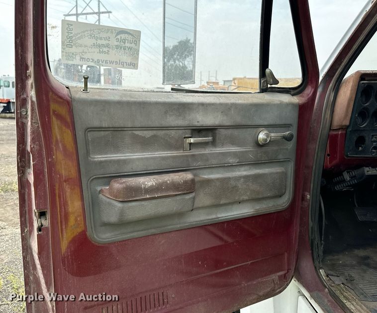 image for item DP8464 1975 GMC 5000 flatbed truck