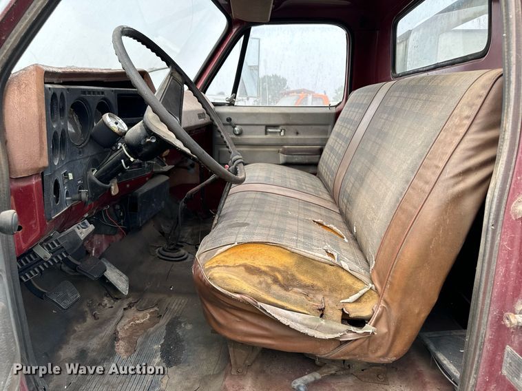 image for item DP8464 1975 GMC 5000 flatbed truck