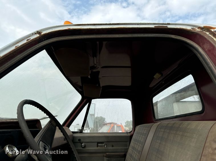 image for item DP8464 1975 GMC 5000 flatbed truck