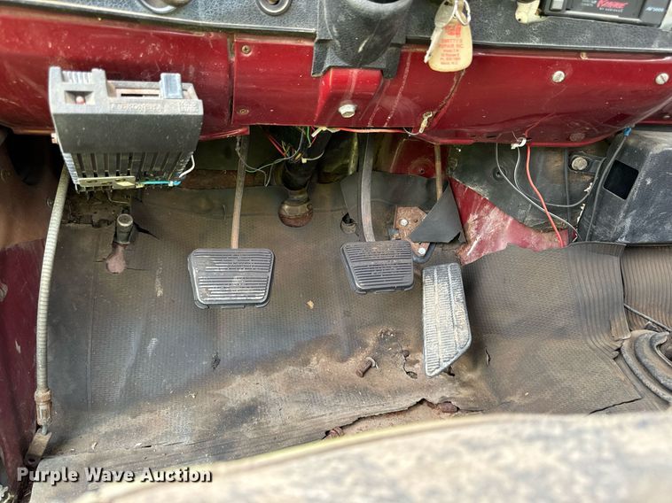 image for item DP8464 1975 GMC 5000 flatbed truck