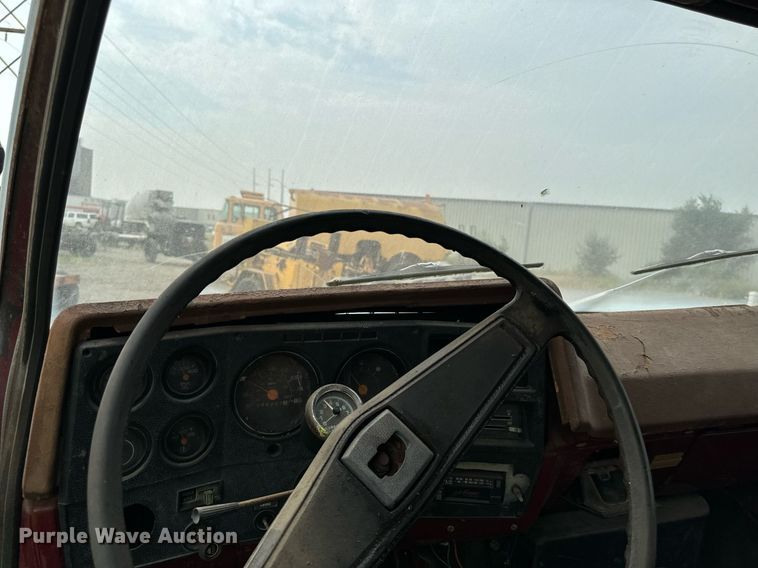 image for item DP8464 1975 GMC 5000 flatbed truck