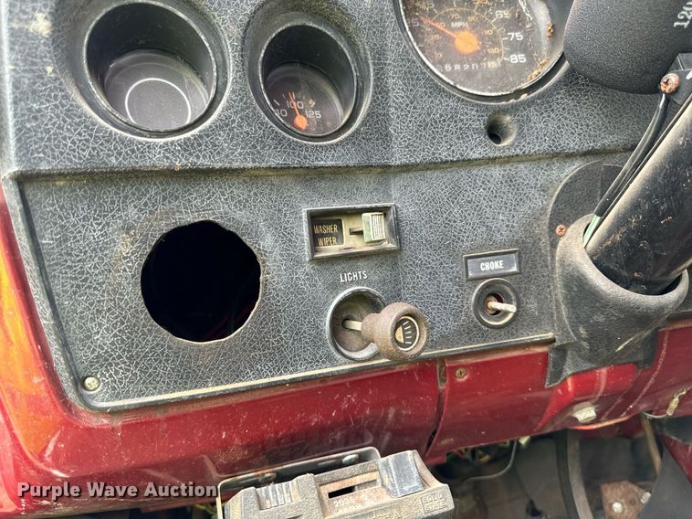 image for item DP8464 1975 GMC 5000 flatbed truck