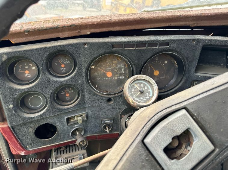 image for item DP8464 1975 GMC 5000 flatbed truck