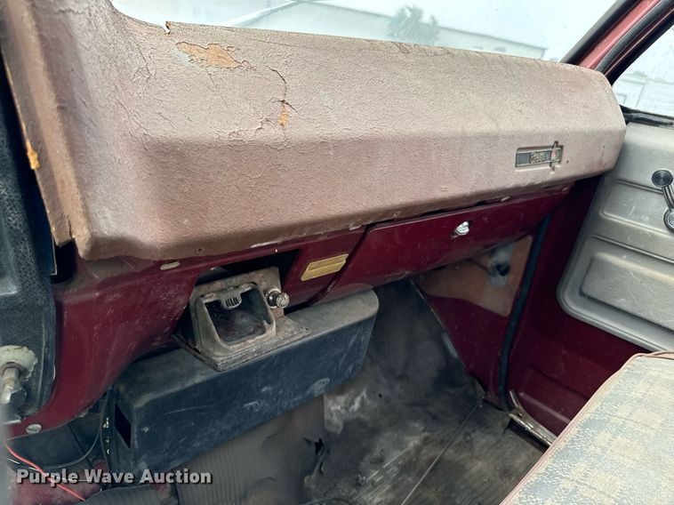 image for item DP8464 1975 GMC 5000 flatbed truck