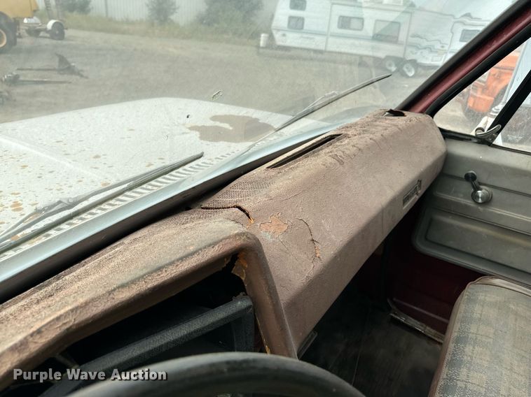 image for item DP8464 1975 GMC 5000 flatbed truck