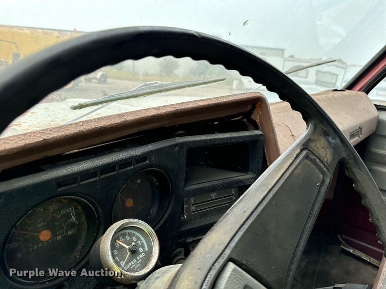 image for item DP8464 1975 GMC 5000 flatbed truck