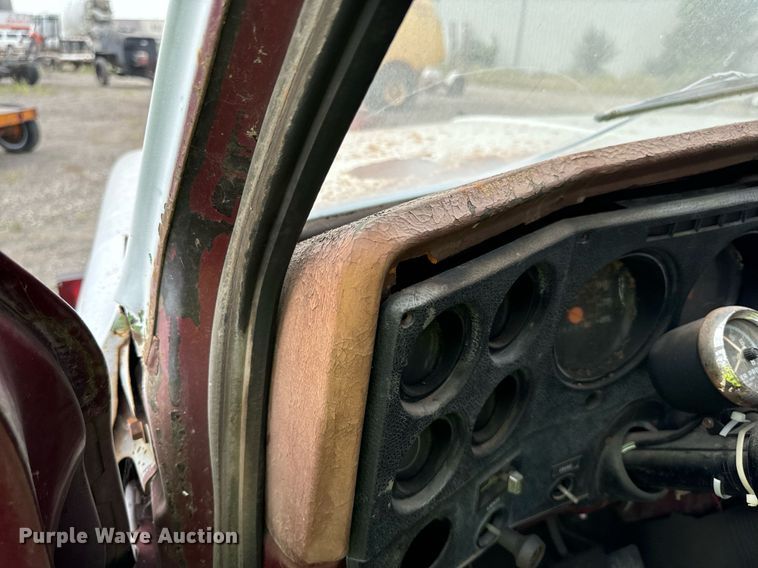 image for item DP8464 1975 GMC 5000 flatbed truck