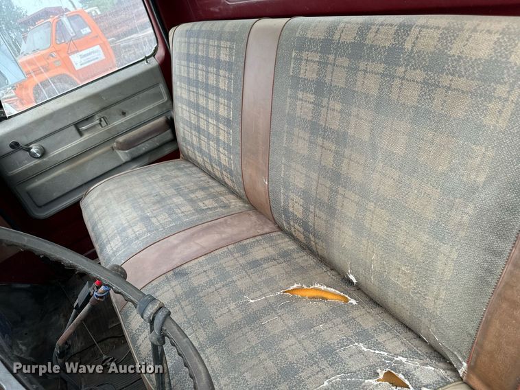 image for item DP8464 1975 GMC 5000 flatbed truck