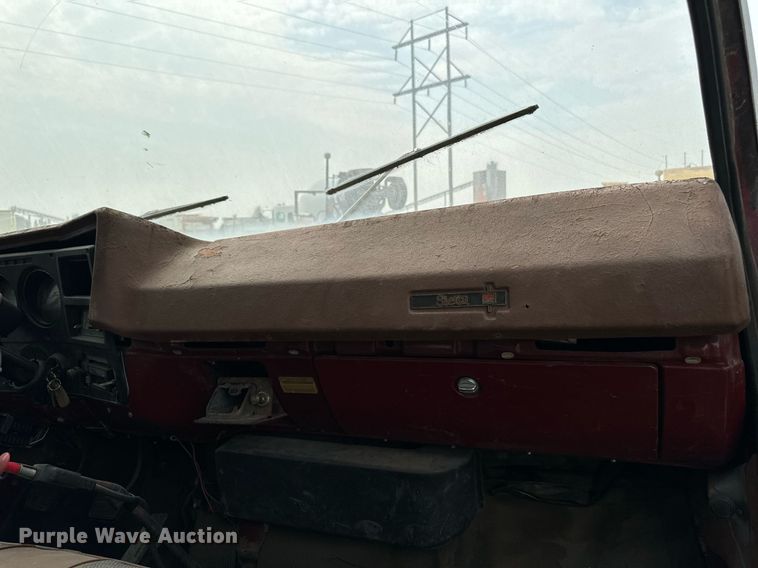 image for item DP8464 1975 GMC 5000 flatbed truck