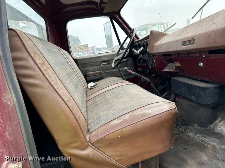 image for item DP8464 1975 GMC 5000 flatbed truck